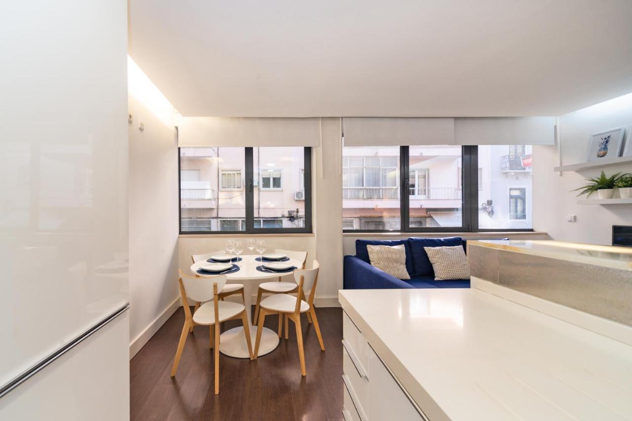 Comfortable Apartment In Marques De Pombal Lisbon Exterior photo