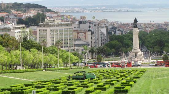Comfortable Apartment In Marques De Pombal Lisbon Exterior photo