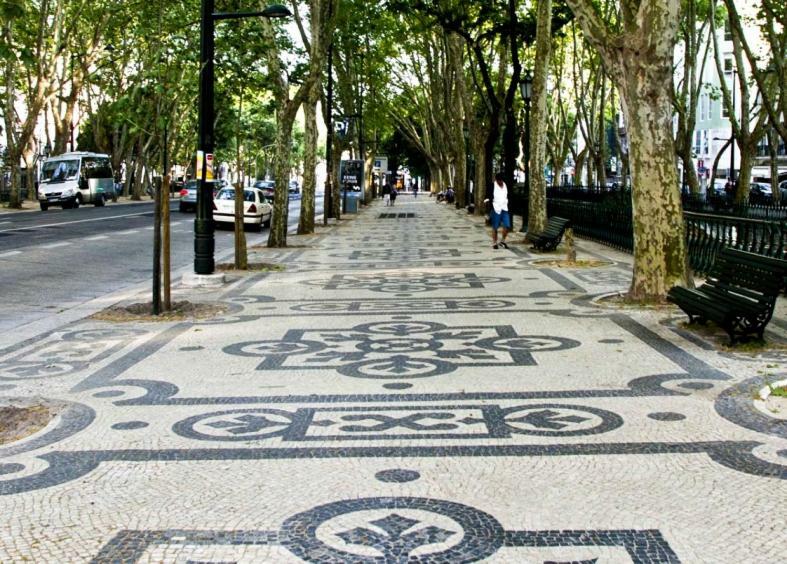 Comfortable Apartment In Marques De Pombal Lisbon Exterior photo